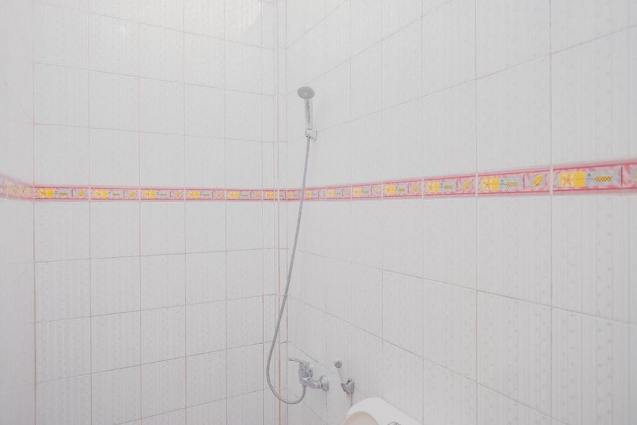 RedDoorz near RS Imanuel Lampung Hotel Bandar Lampung Bagian luar foto